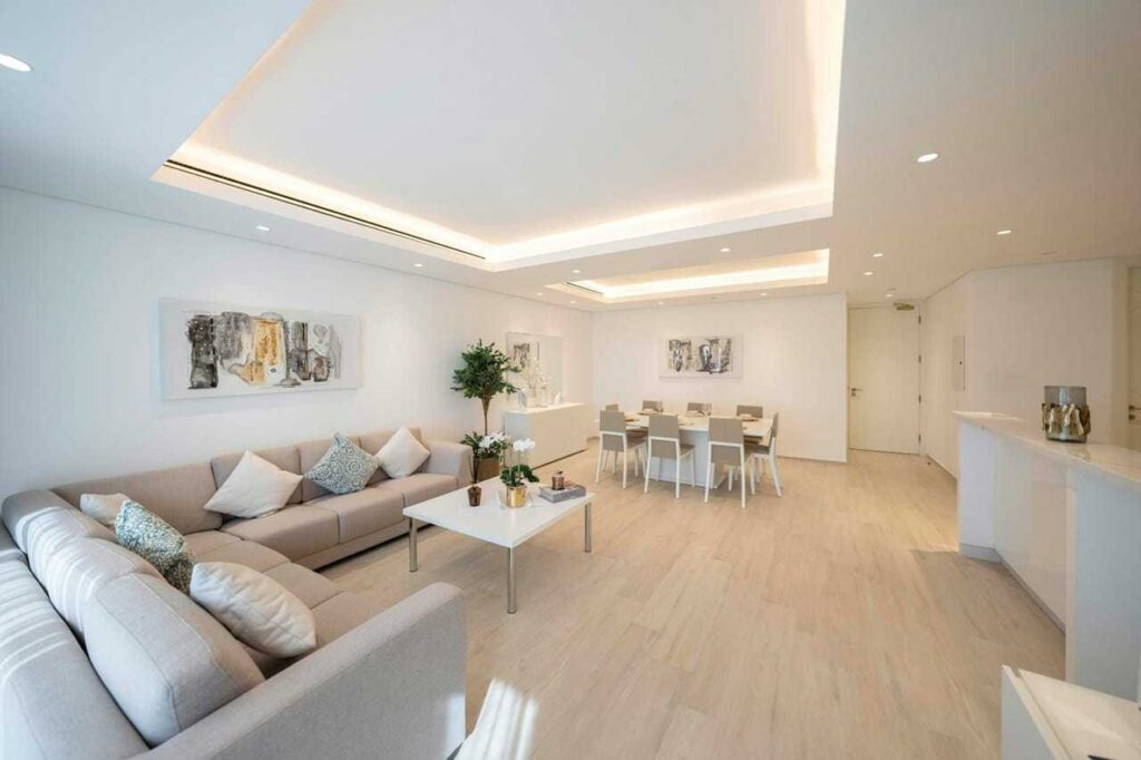 Beneficios de la luz indirecta con foseados en techos de pladur